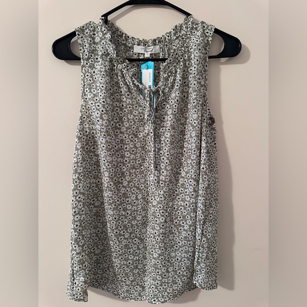 NWT STITCH FIX Splendid Olive Green and White Floral Tie-Neck Sleeveless Top